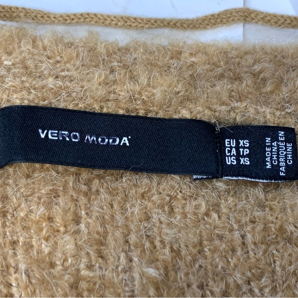 Vero Moda V-Neck Oversized Sweater Recycled Polyester Blend in Tigers Eve - Picture 14 of 14